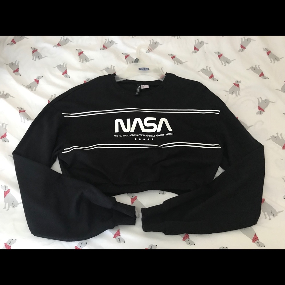 H&M “NASA” cropped long sleeve